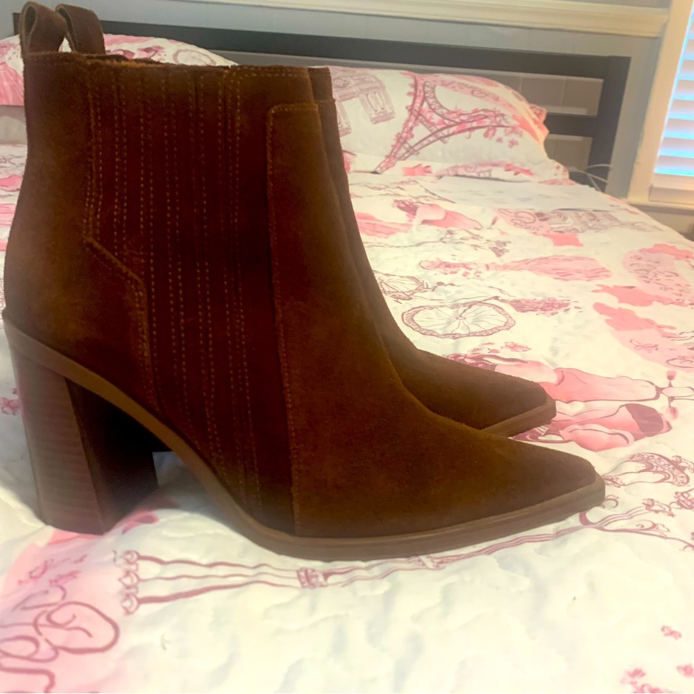 Vince Camuto Brown leather boots 8 womens
